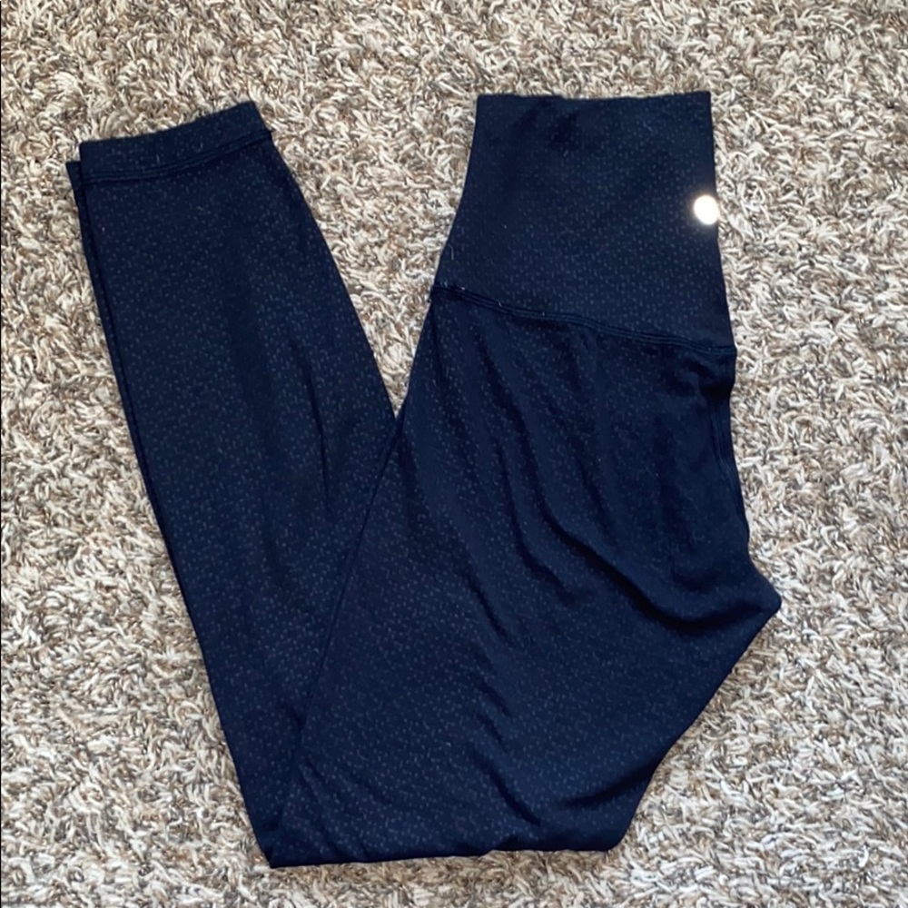 “Embossed Black” Lululemon Align